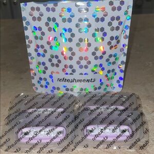 NWOT Refreshments 4 Razor Blade Refills with Holographic Packaging